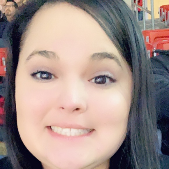 Meet your Posher, Alyssa - Picture 1 of 1